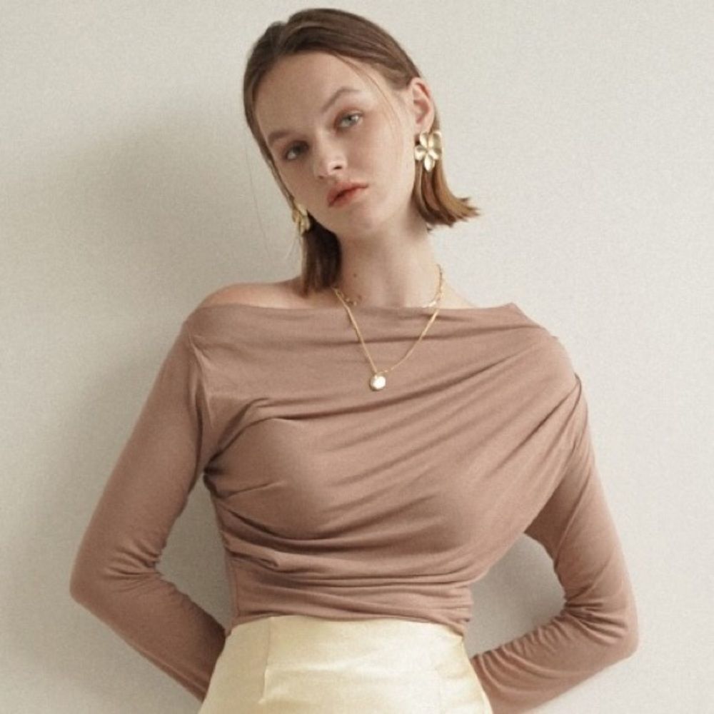 Judé McCall Rosen Drape Long Sleeve_Beige